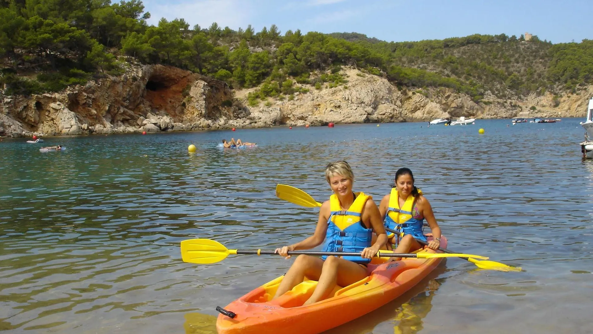 Apartamentos San Miguel Park & Esmeralda Mar Port de Sant Miguel 3*,  Španělsko